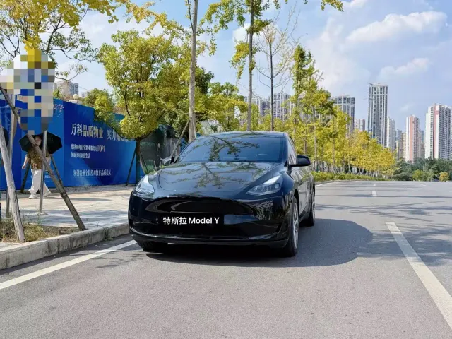 Фотография автомобиля — Tesla Model Y