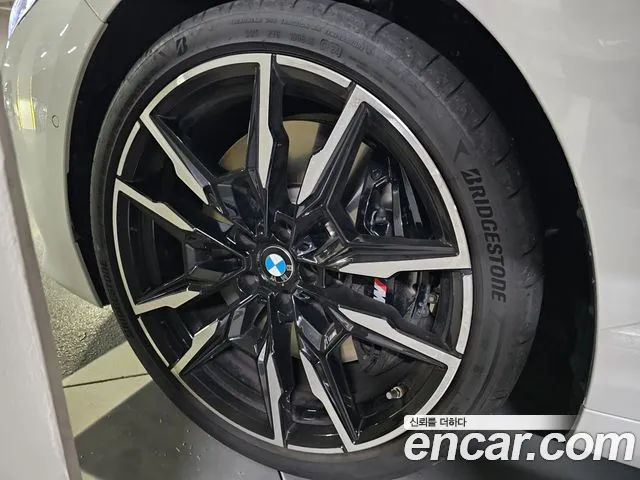 BMW 8 Series G15 — Фото автомобиля 12