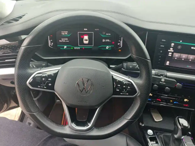 Volkswagen Passat — Фото автомобиля 6