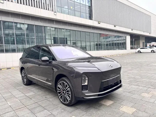 Nio ES8 — Фото автомобиля 3
