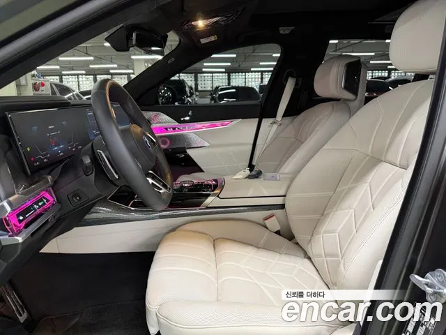 BMW i7 G70 — Фото автомобиля 12