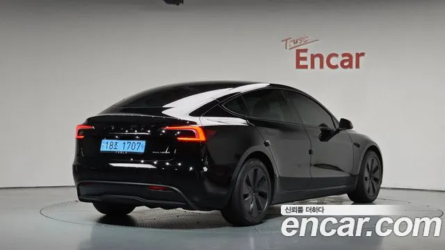 Фотография автомобиля — Tesla Model 3