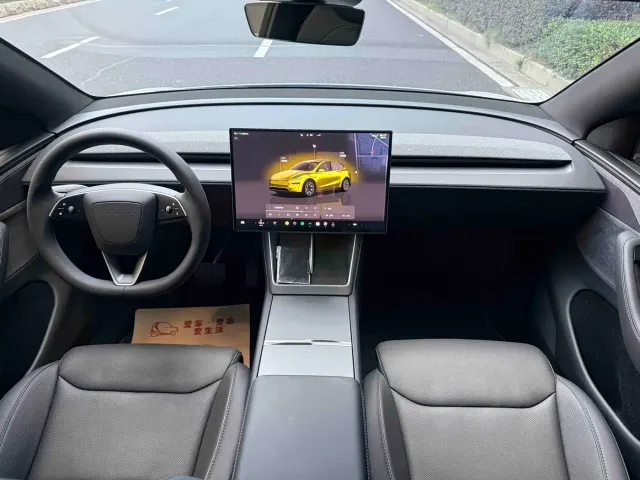 Tesla Model Y L — Фото автомобиля 15