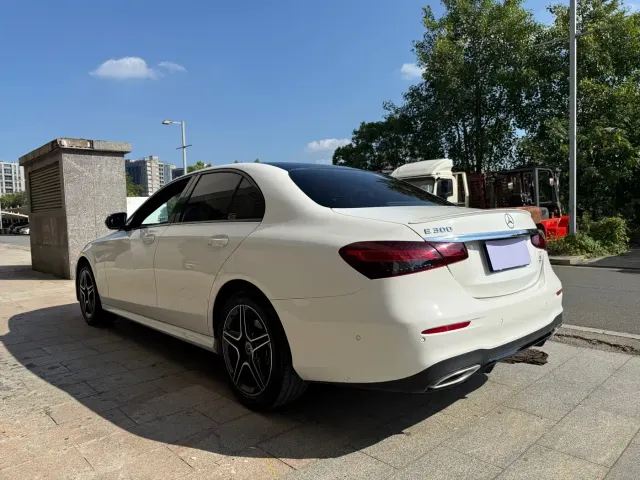 Mercedes-Benz E-Class — Фото автомобиля 6