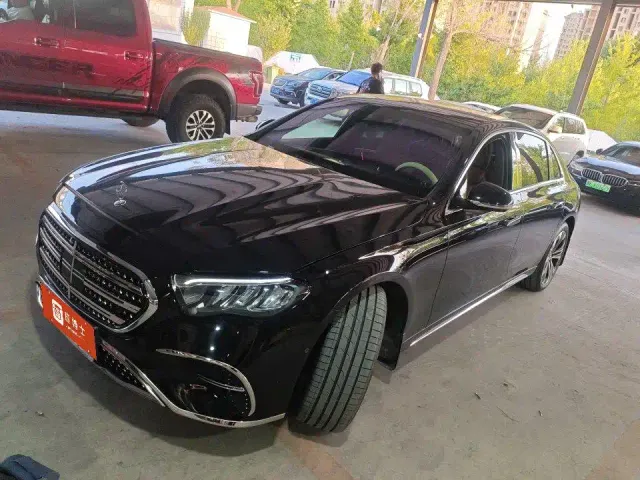 Фотография автомобиля — Mercedes-Benz E-Class