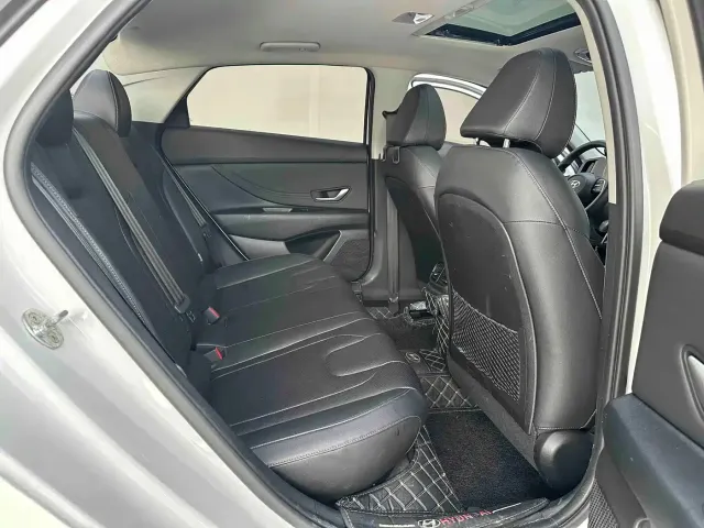 Hyundai Elantra — Фото автомобиля 10