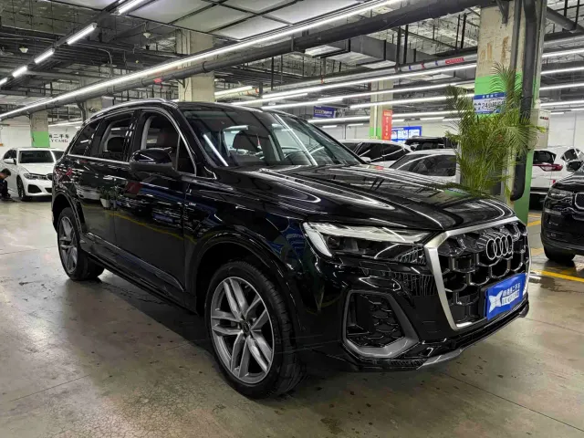 Audi Q7 — Фото автомобиля 3