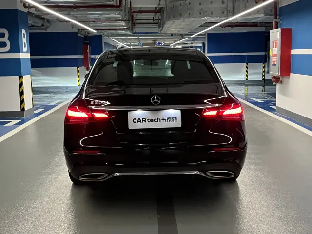 Mercedes-Benz E-Class — Фото автомобиля 5