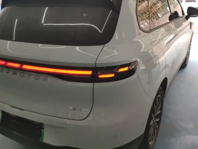 Leapmotor B10 — Фото автомобиля 7
