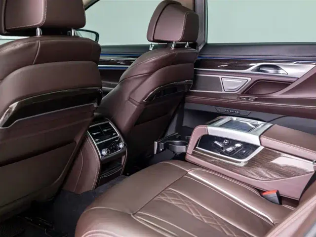 BMW 7 Series — Фото автомобиля 7