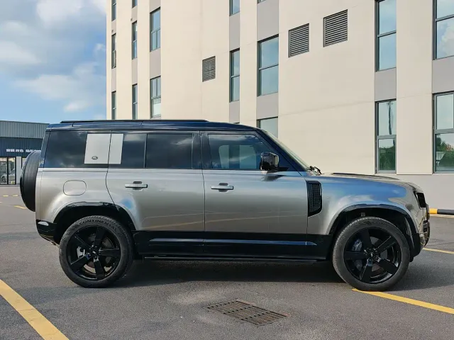 Land Rover Defender — Фото автомобиля 6