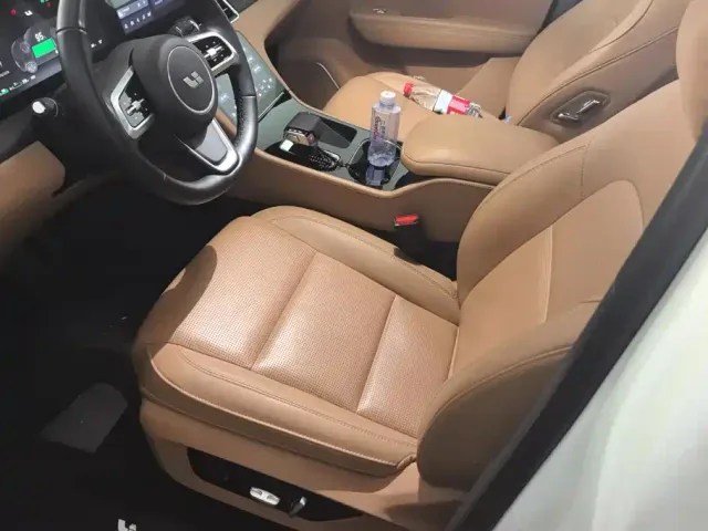 Li Auto ONE — Фото автомобиля 9