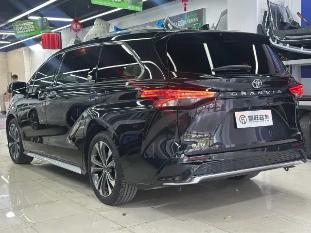 Toyota Granvia — Фото автомобиля 22