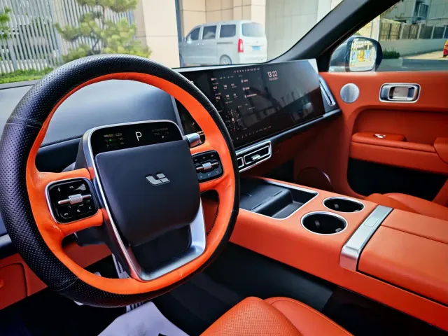 Li Auto L8 — Фото автомобиля 8