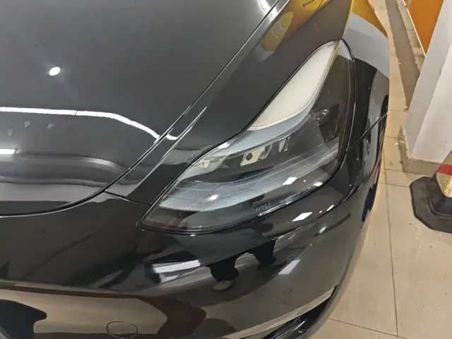 Tesla Model Y — Фото автомобиля 23