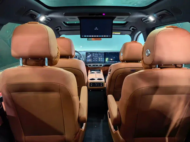 Li Auto L8 — Фото автомобиля 11
