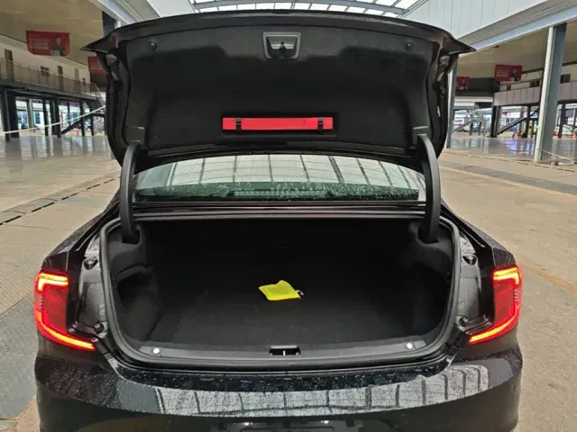 Volvo S90 — Фото автомобиля 18