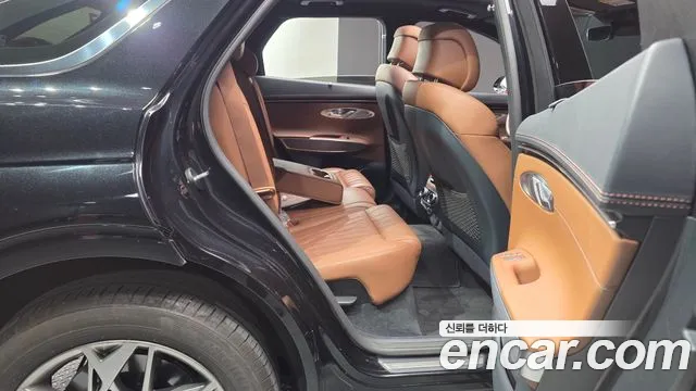 Genesis GV70 — Фото автомобиля 11