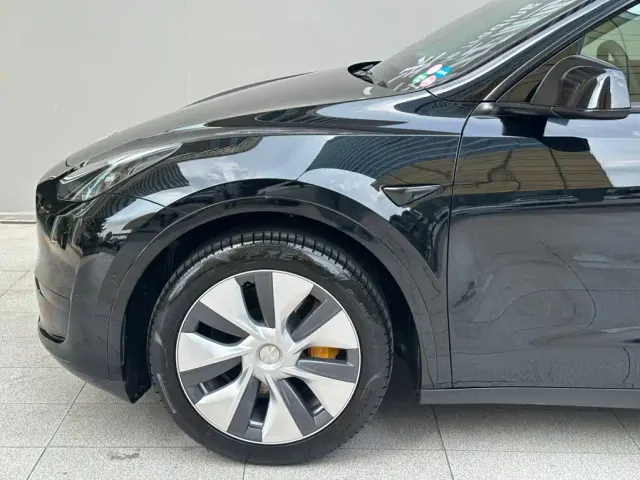 Tesla Model Y — Фото автомобиля 5