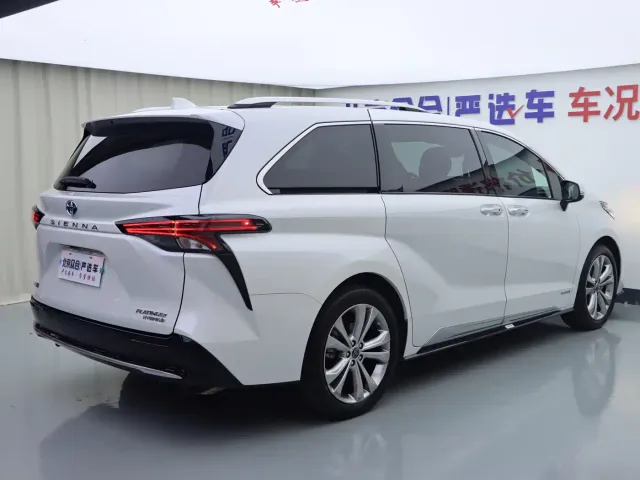 Toyota Sienna — Фото автомобиля 28