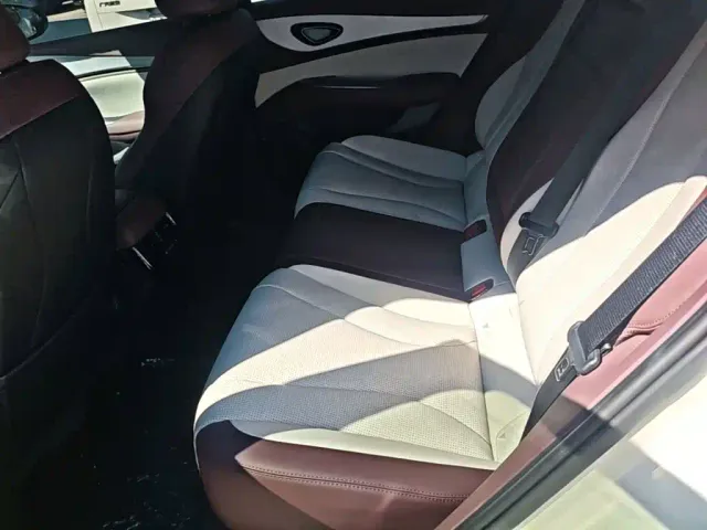 BYD Seal 07 DM-i — Фото автомобиля 16