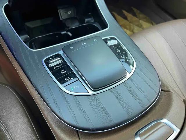 Mercedes-Benz E-Class — Фото автомобиля 11