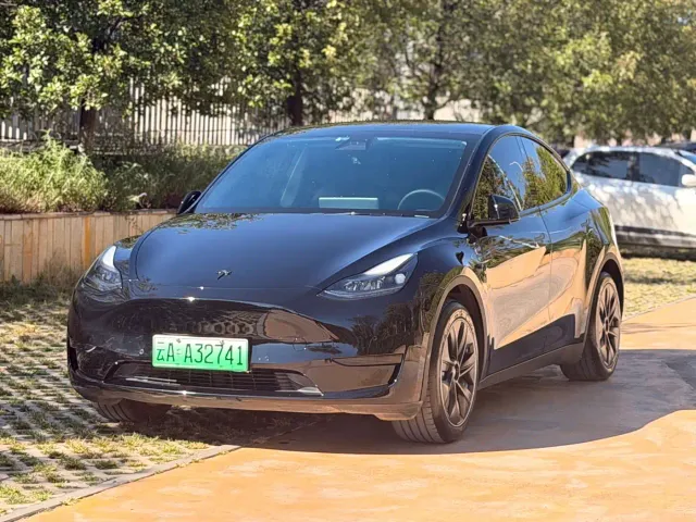 Фотография автомобиля — Tesla Model Y