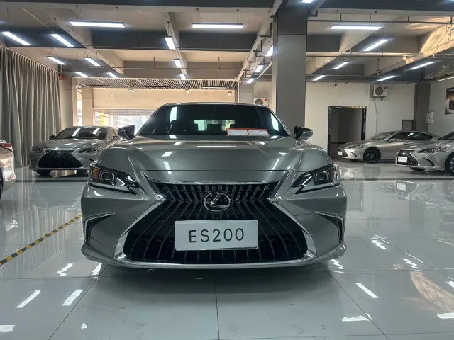 Lexus ES — Фото автомобиля 2