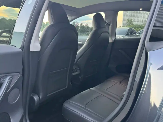 Tesla Model Y — Фото автомобиля 3