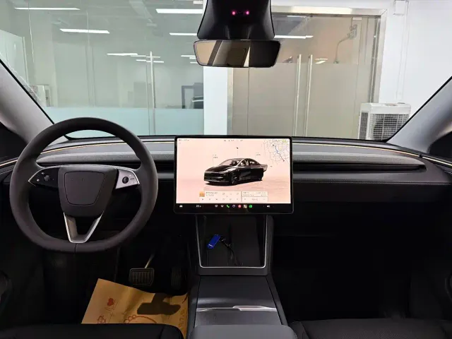 Tesla Model Y — Фото автомобиля 16