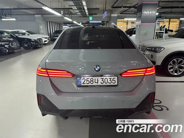 BMW 5 Series G60 — Фото автомобиля 3