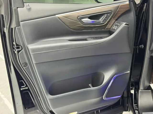 Toyota Vellfire — Фото автомобиля 5