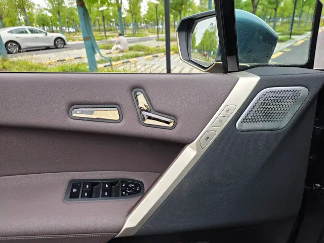 BMW iX — Фото автомобиля 16