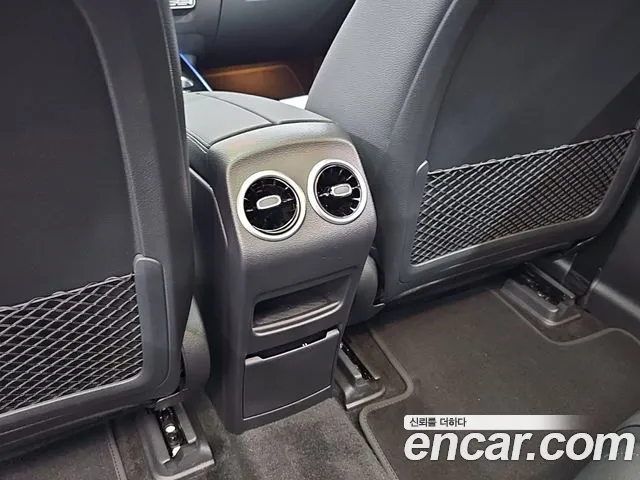 Mercedes-Benz EQA — Фото автомобиля 15