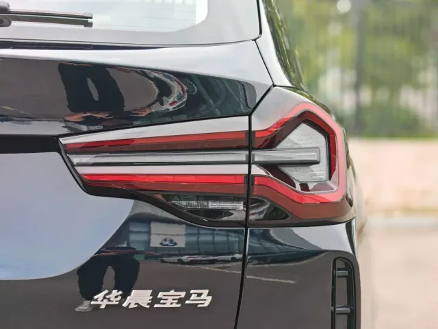 BMW iX3 — Фото автомобиля 10
