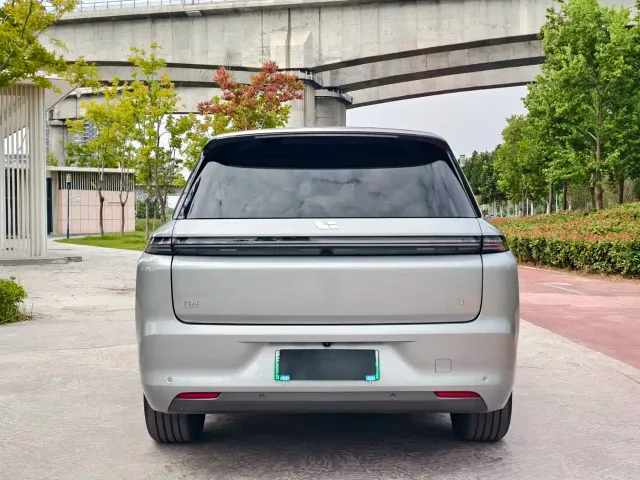 Li Auto L8 — Фото автомобиля 5