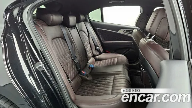 Genesis G70 — Фото автомобиля 12