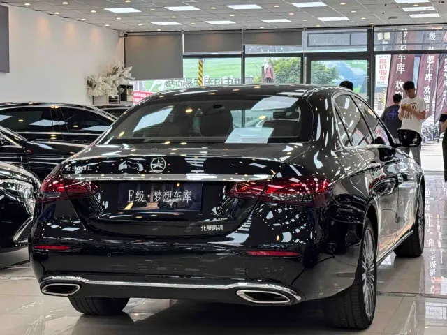 Mercedes-Benz E-Class — Фото автомобиля 23
