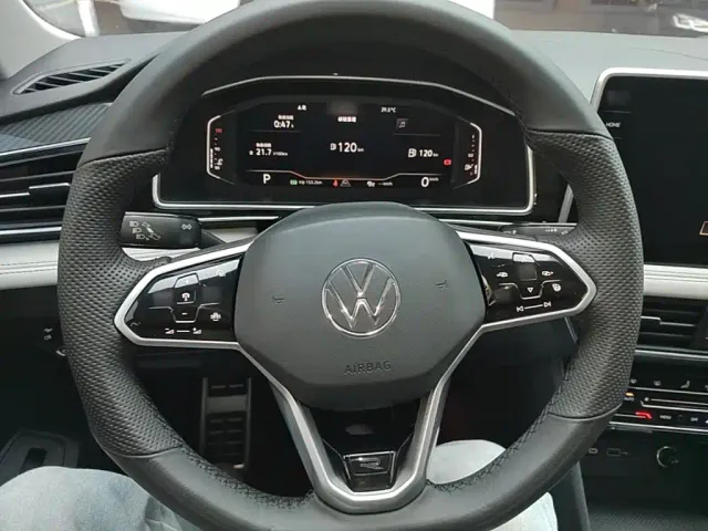 Volkswagen Tiguan L — Фото автомобиля 10