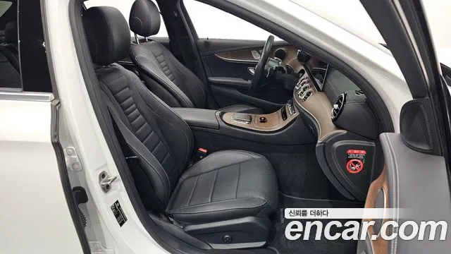 Mercedes-Benz E-Class — Фото автомобиля 12
