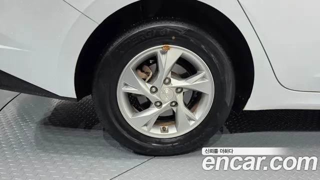 Hyundai Avante — Фото автомобиля 5