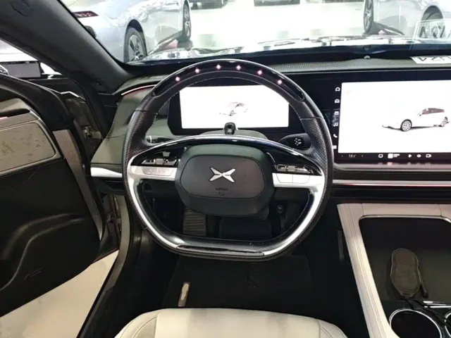 Xpeng P7 — Фото автомобиля 10