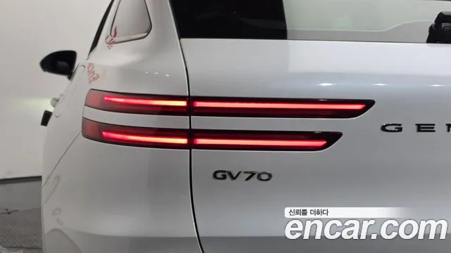 Genesis GV70 — Фото автомобиля 7