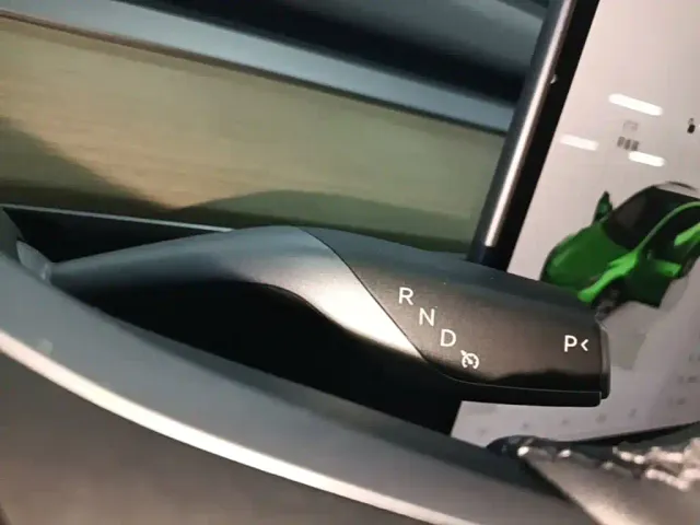 Tesla Model Y — Фото автомобиля 13