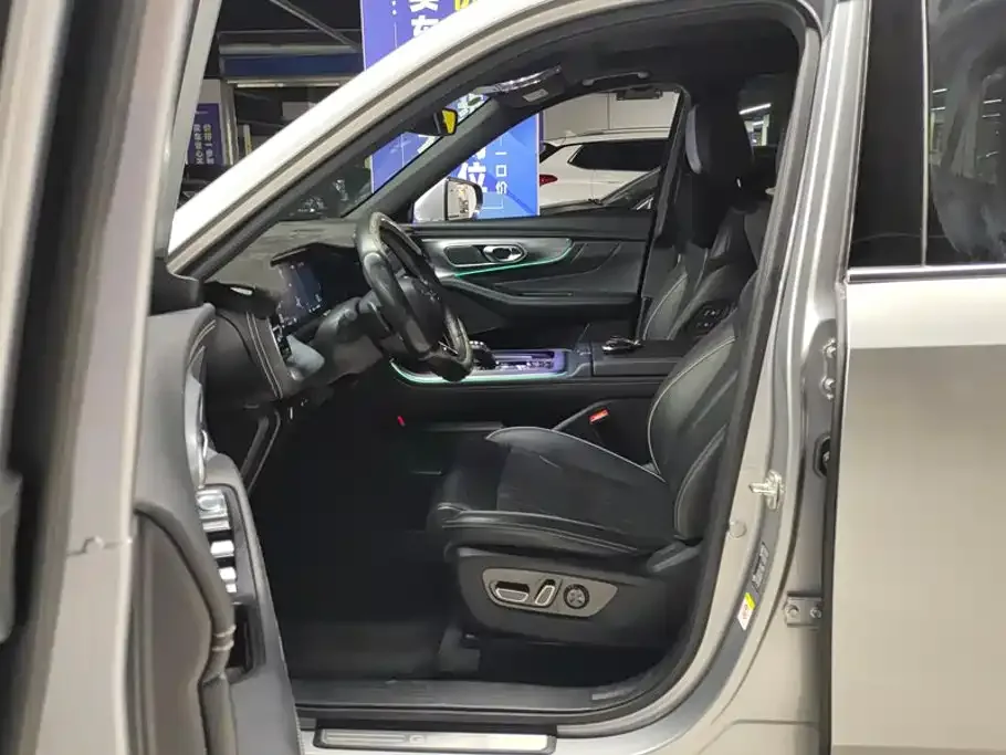 GAC Trumpchi Trumpchi GS8 2022 Pilot Series 2.0TGDI 2WD Premium Edition (7-Seater) — Фото автомобиля 9