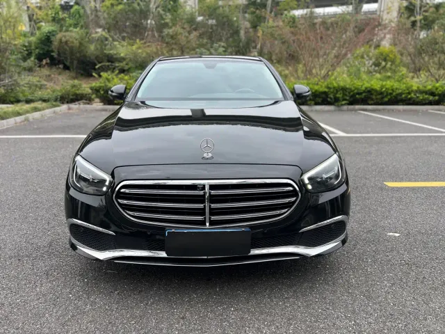 Mercedes-Benz E-Class — Фото автомобиля 2