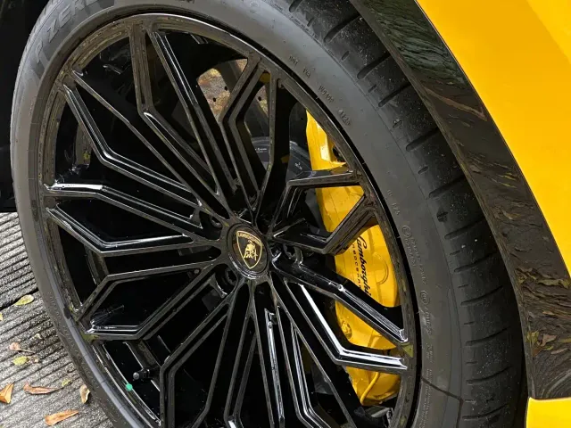 Lamborghini Urus — Фото автомобиля 6