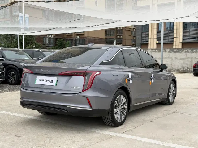 Hongqi E-QM5 — Фото автомобиля 4