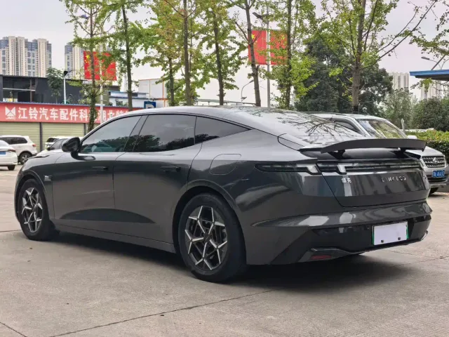 Lynk & Co Z10 — Фото автомобиля 8