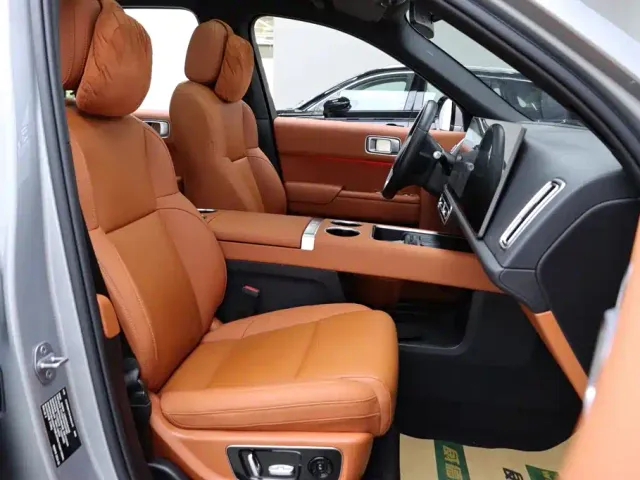 Li Auto L8 — Фото автомобиля 17